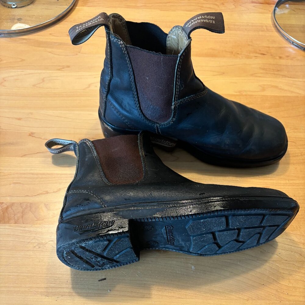Blundstone Chealsea boots size US 8